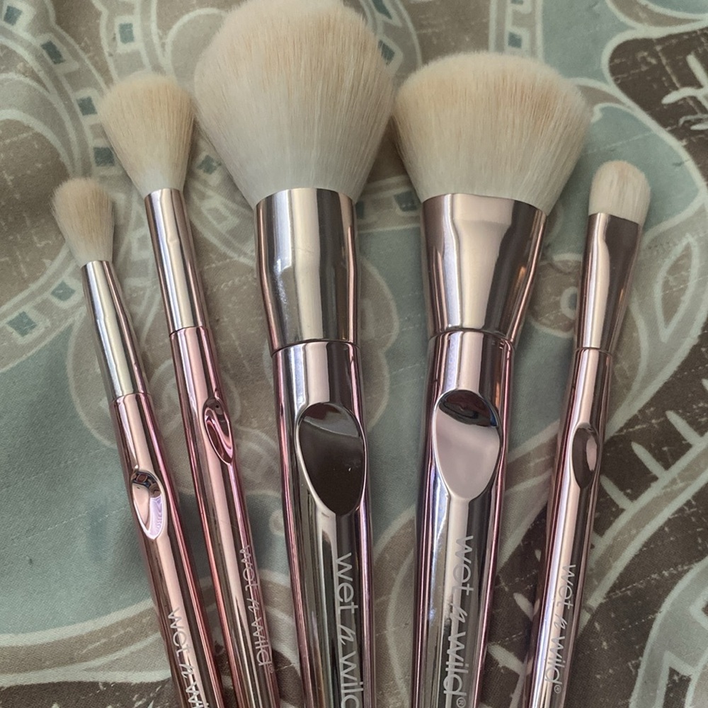 5 for $25/Wet n Wild Brush Set - Picture 4 of 4